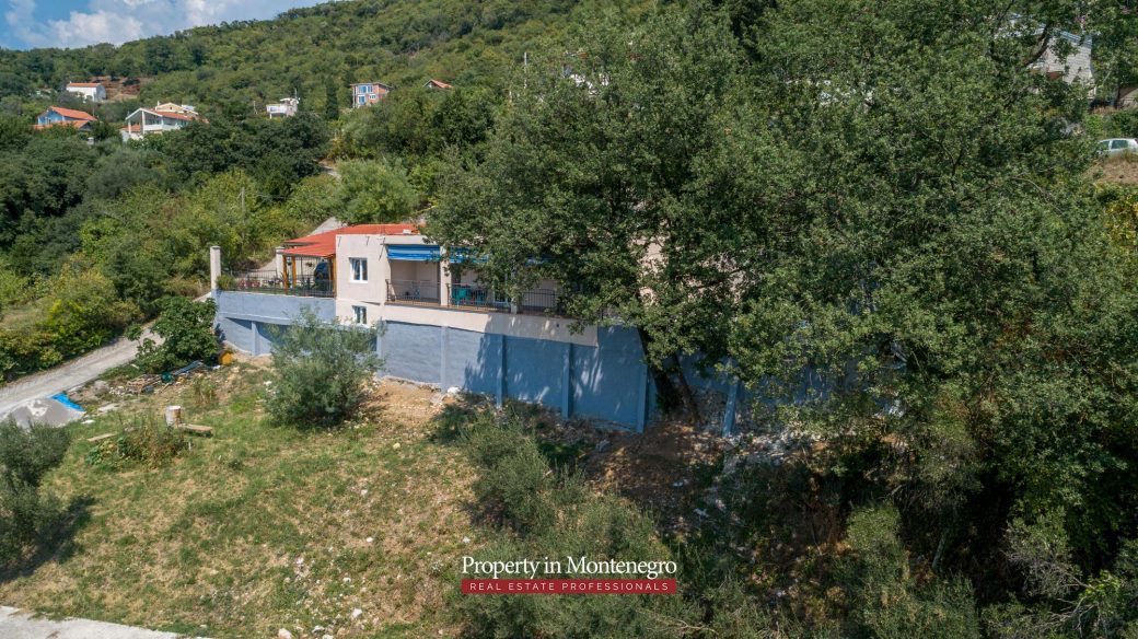 House with sea view for sale in Budva