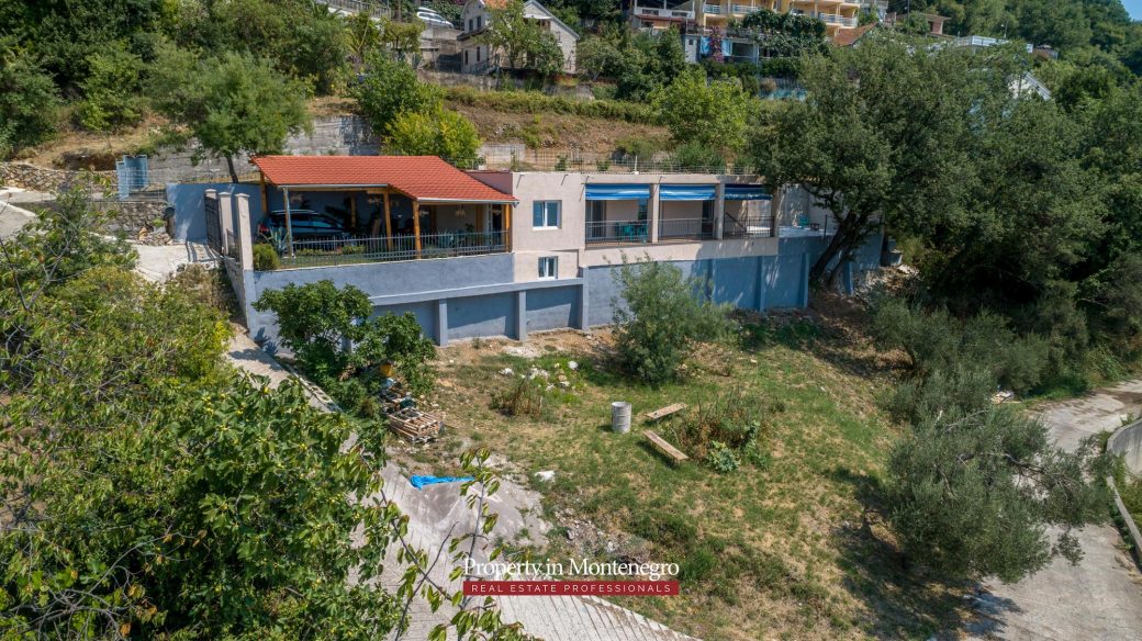 House with sea view for sale in Budva