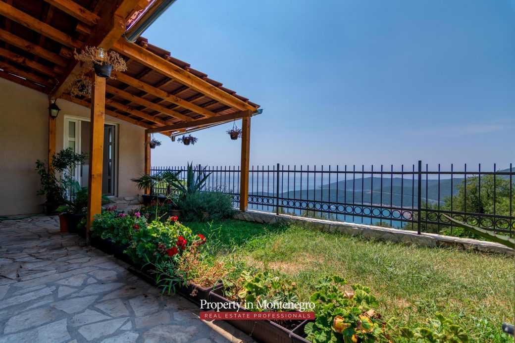 House with sea view for sale in Budva