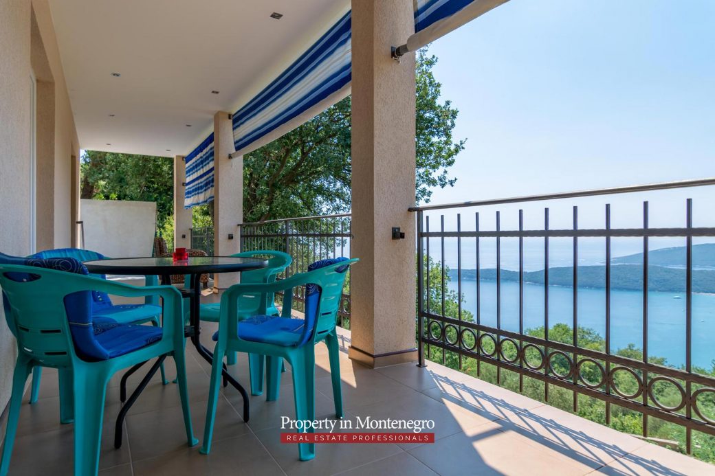 House with sea view for sale in Budva