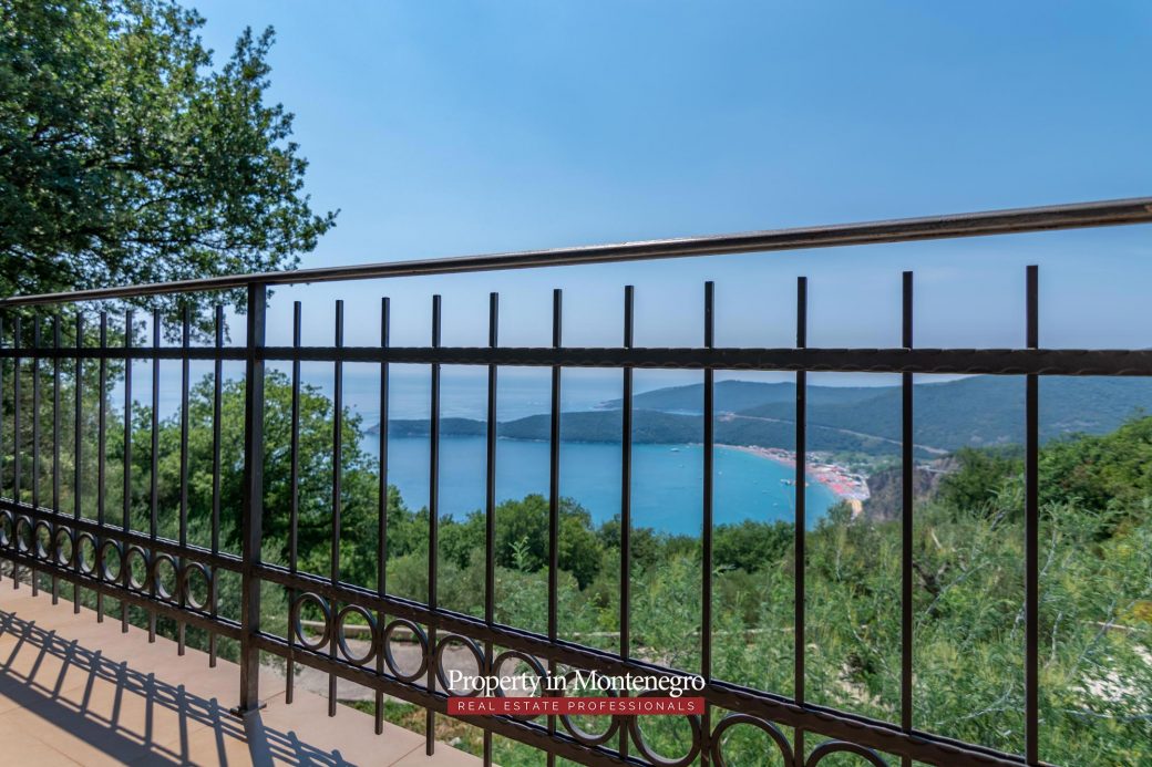 House with sea view for sale in Budva