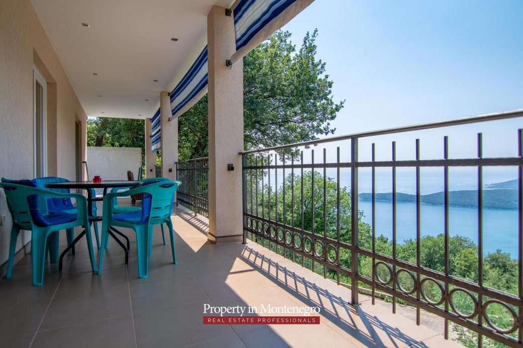 House with sea view for sale in Budva