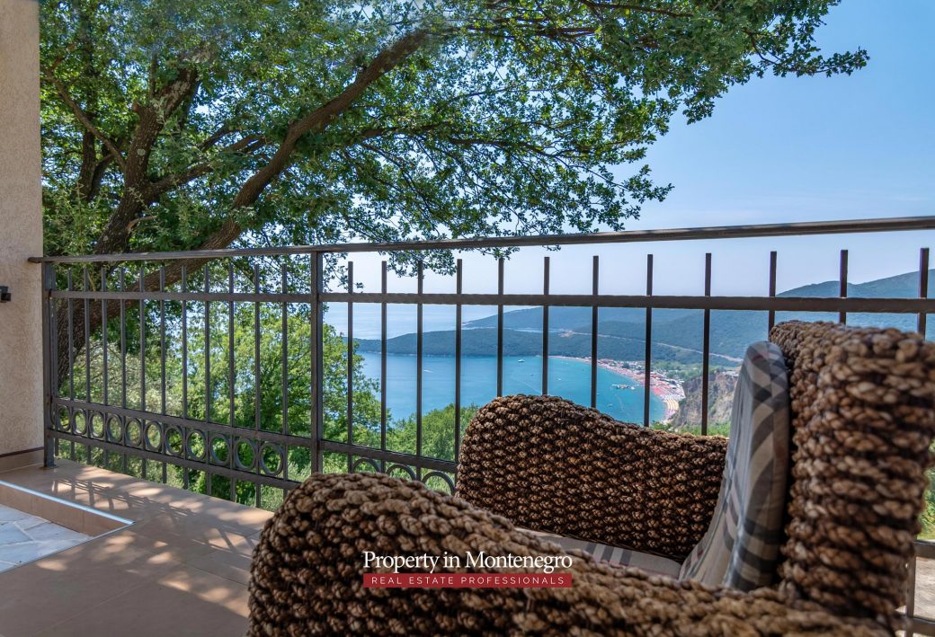 House with sea view for sale in Budva