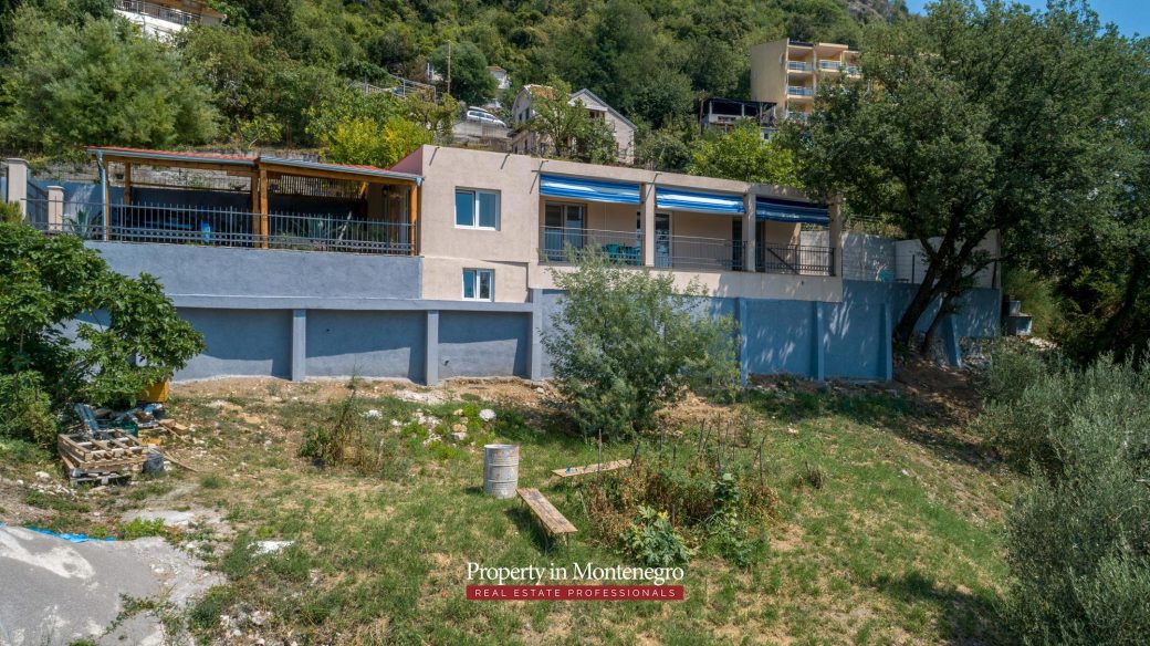 House with sea view for sale in Budva