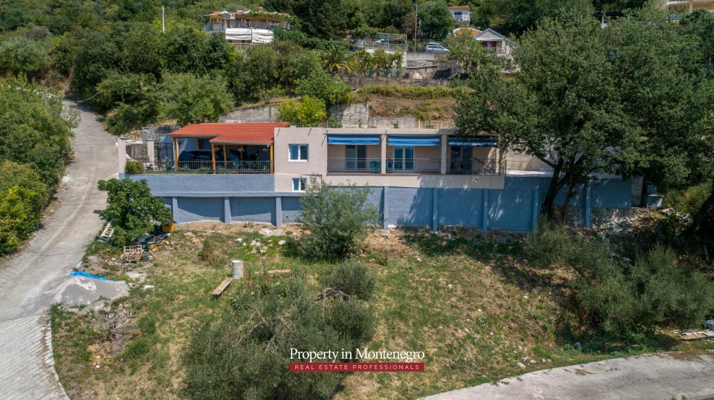 House with sea view for sale in Budva