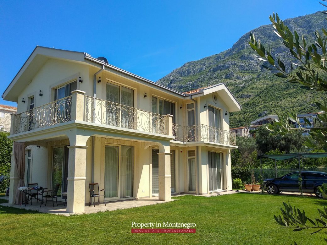 House with swimming pool for sale in Budva