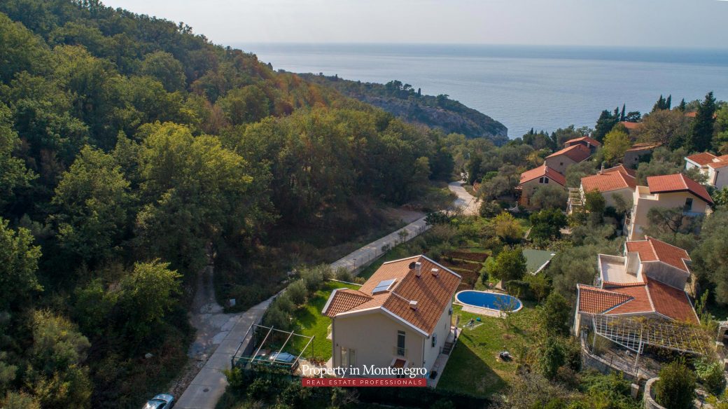 House with swimming pool for sale in Budva