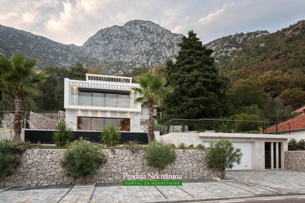 Villa for sale in Kotor Bay