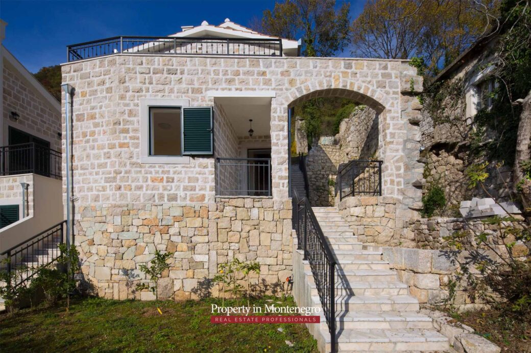 Stone-house-with-sea-view-for-sale-in-Herceg-Novi (13)