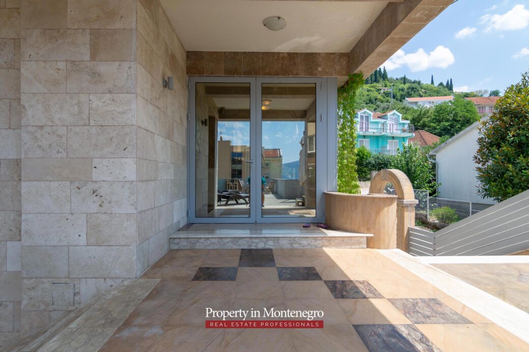 Villa for sale in Tivat