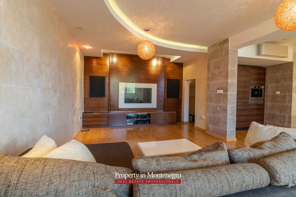 Villa for sale in Tivat