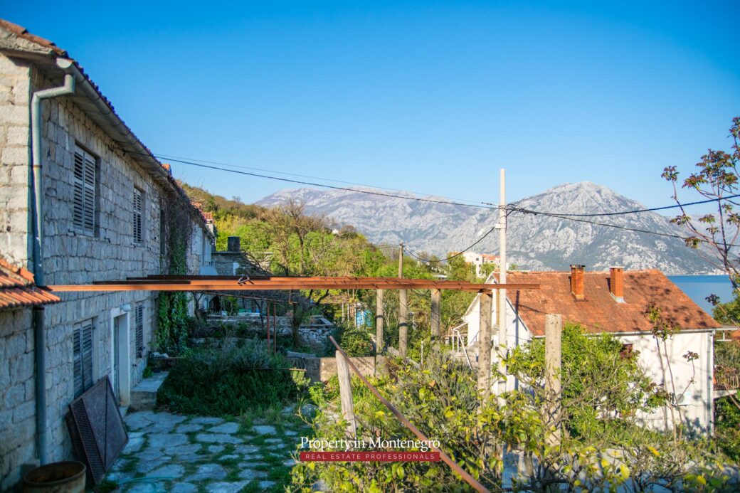 Old stone house for sale in Kotor