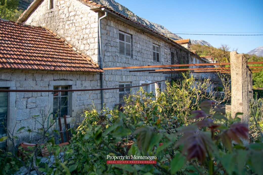 Old stone house for sale in Kotor