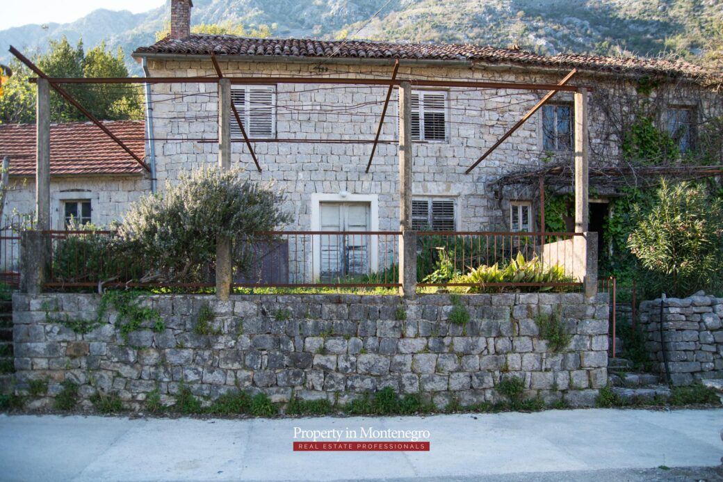 Old stone house for sale in Kotor