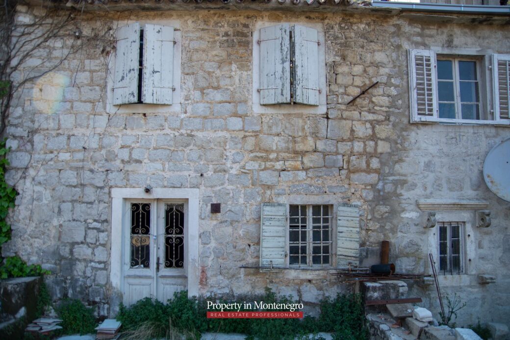 Old stone house for sale in Kotor