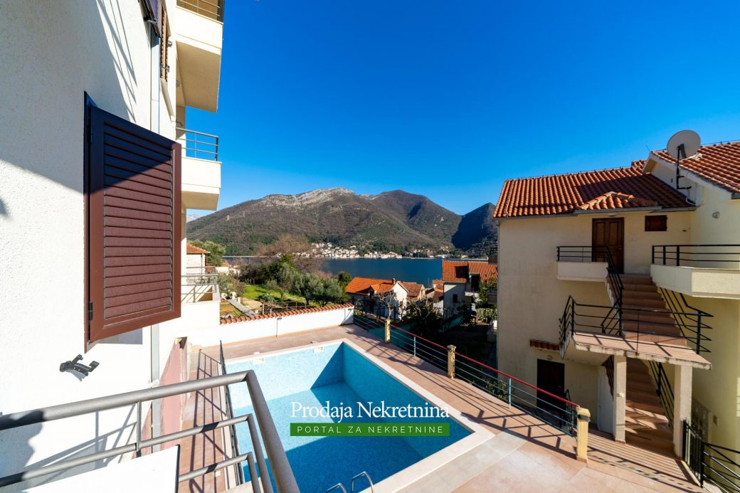 Duplex apartment with swimming pool ih Herceg Novi