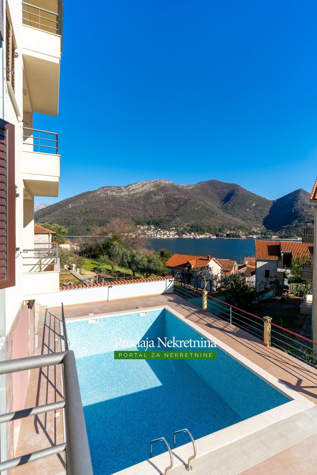 Duplex apartment with swimming pool ih Herceg Novi