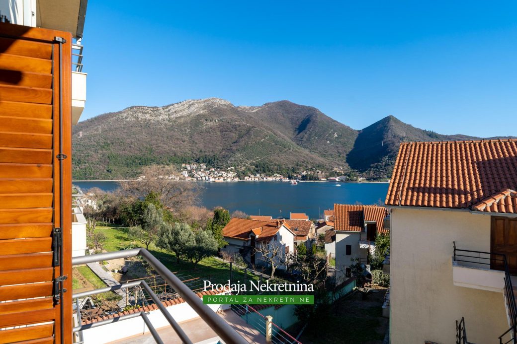 Duplex apartment with swimming pool ih Herceg Novi