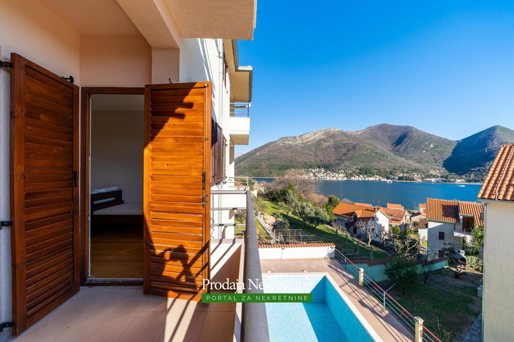 Duplex apartment with swimming pool ih Herceg Novi