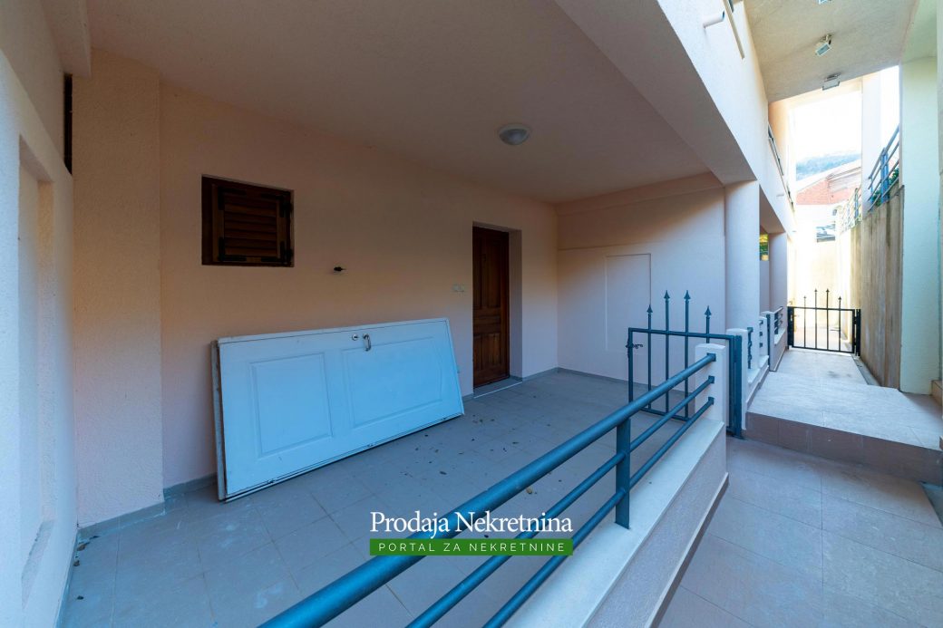 Duplex apartment with swimming pool ih Herceg Novi