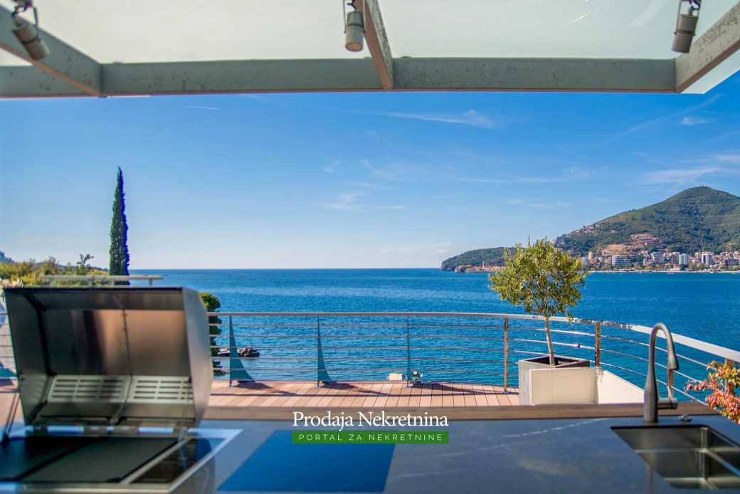 Luxury penthouse for sale in Budva