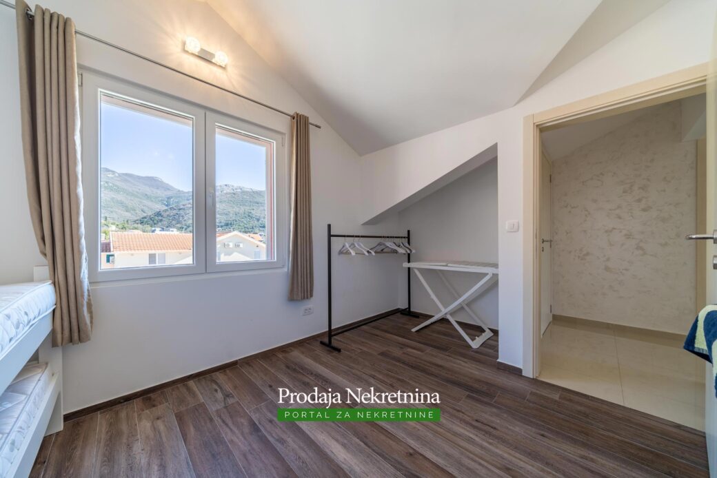 Trosobni apartman u Tivtu