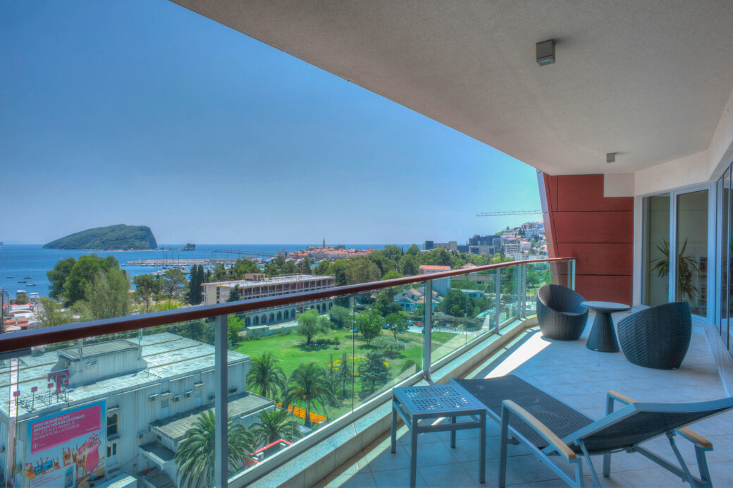 Three bedroom apartment in Budva