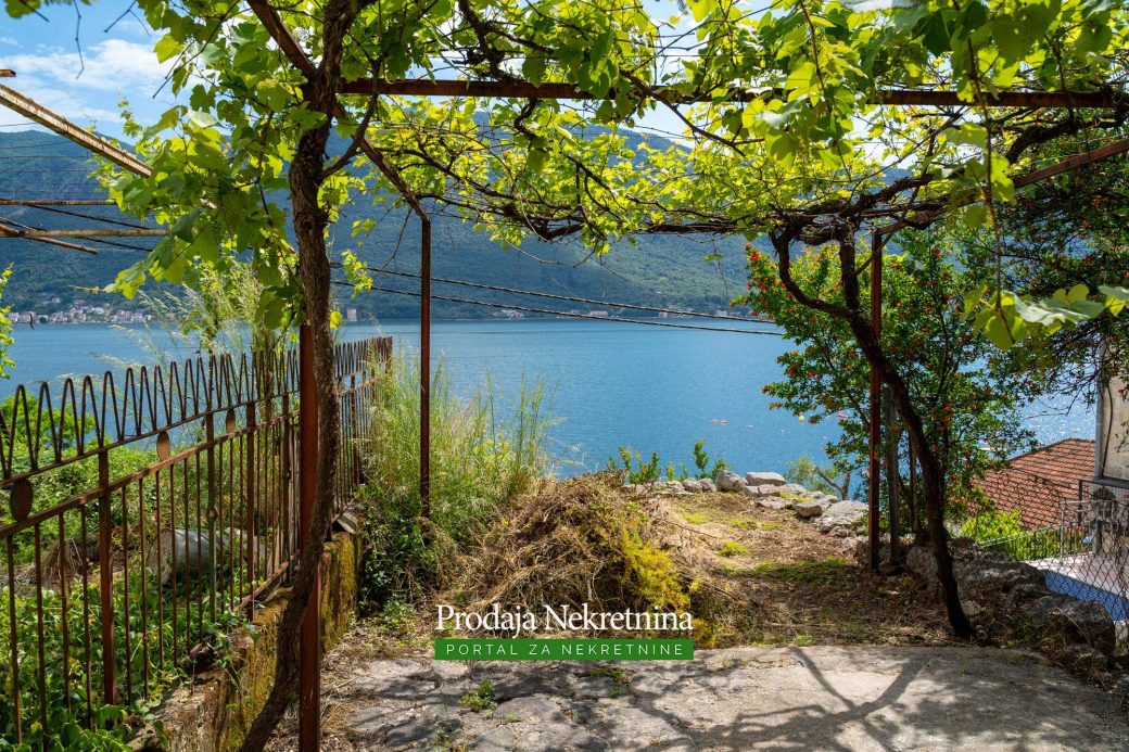 Land for sale in Bay of Kotor