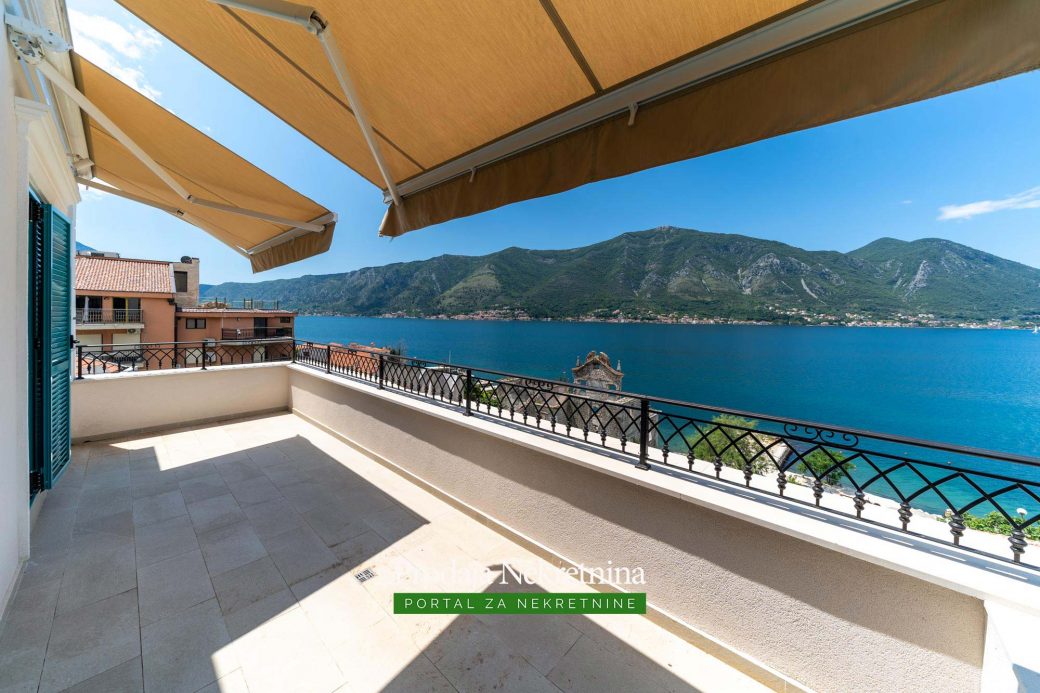 Penthouse for sale in Kotor Bay