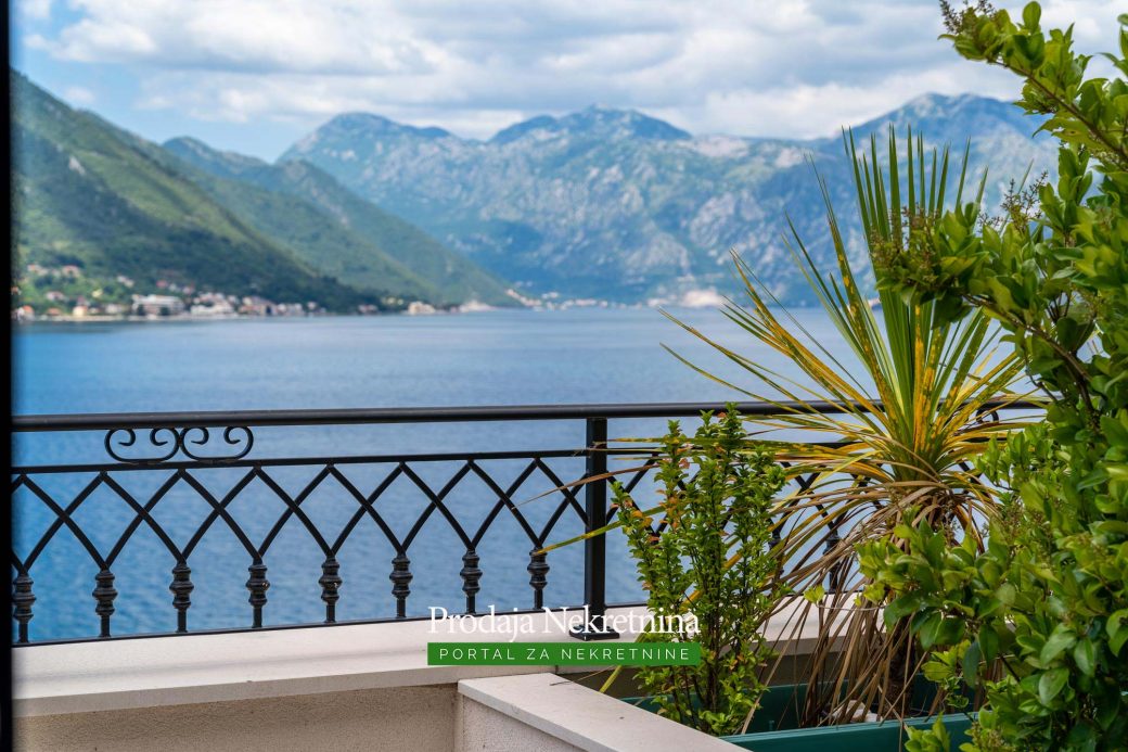 Penthouse for sale in Kotor Bay