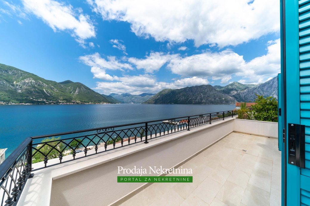 Penthouse for sale in Kotor Bay