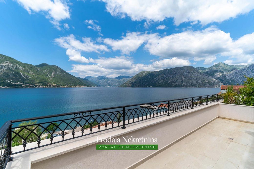 Penthouse for sale in Kotor Bay