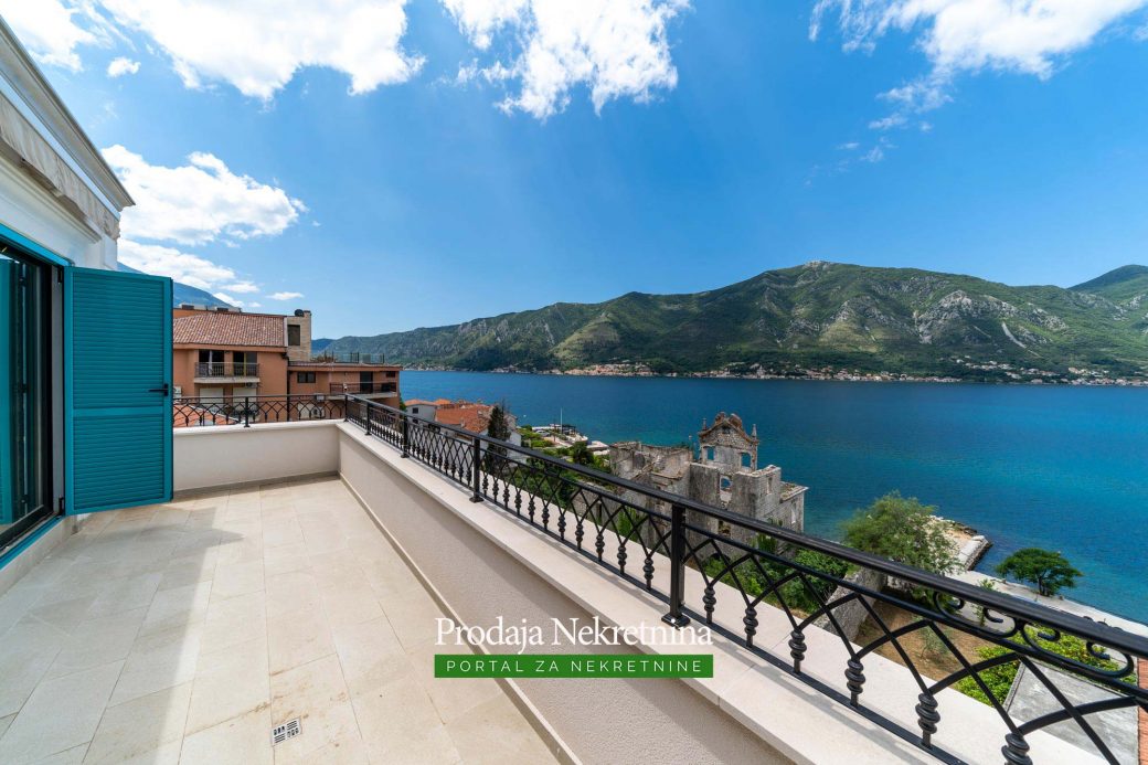 Penthouse for sale in Kotor Bay