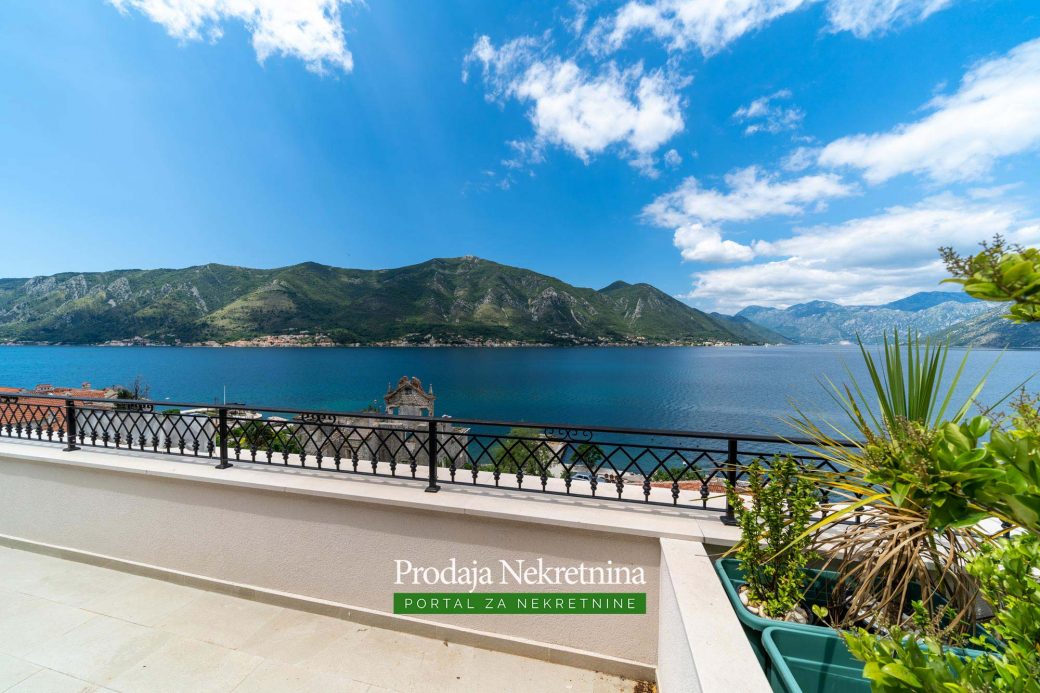 Penthouse for sale in Kotor Bay