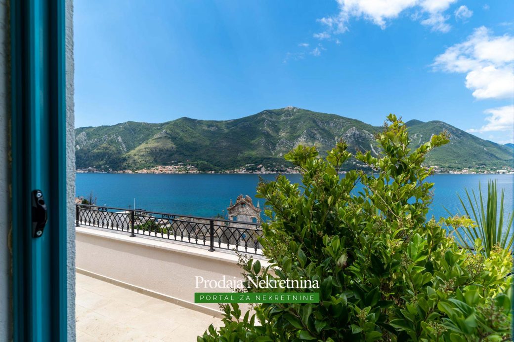 Penthouse for sale in Kotor Bay