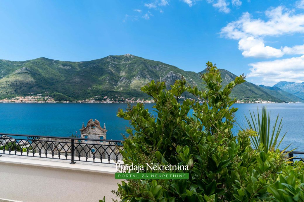 Penthouse for sale in Kotor Bay