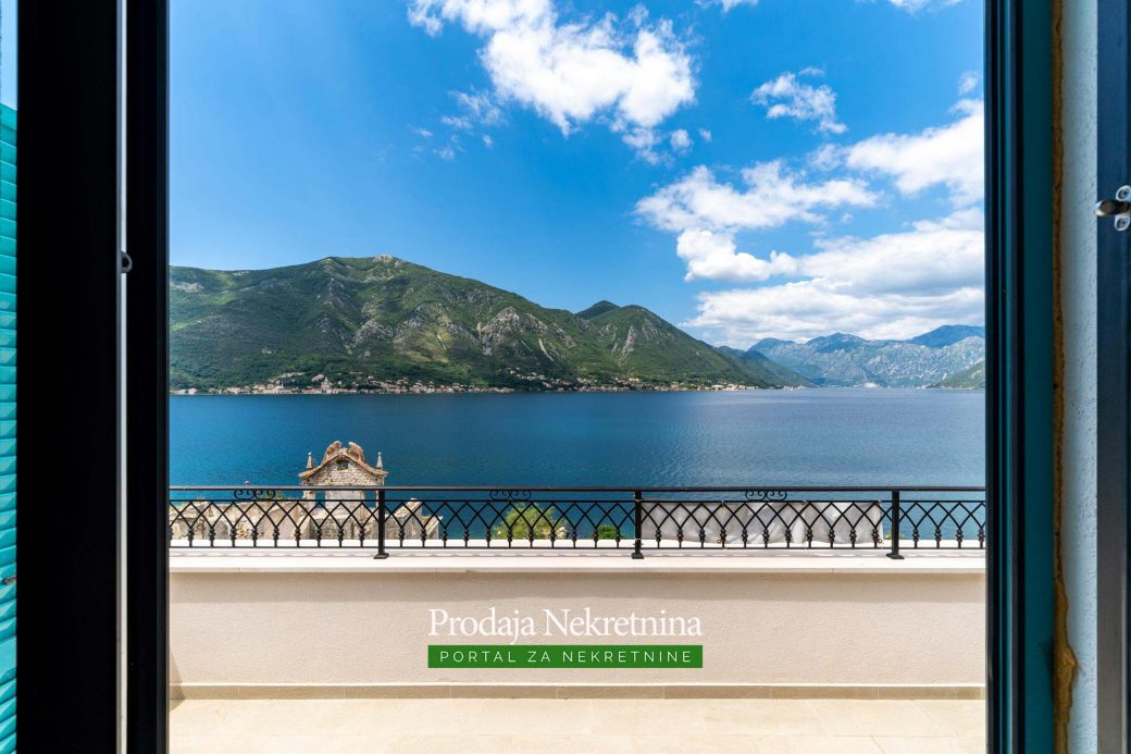 Penthouse for sale in Kotor Bay