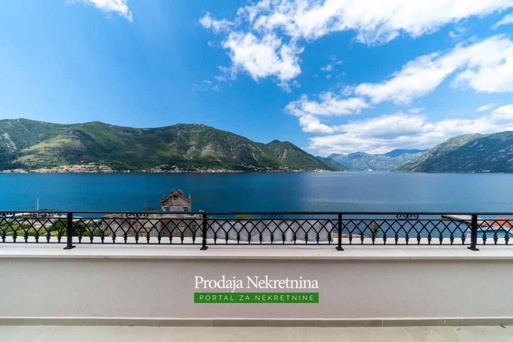 Penthouse for sale in Kotor Bay