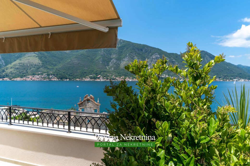 Penthouse for sale in Kotor Bay