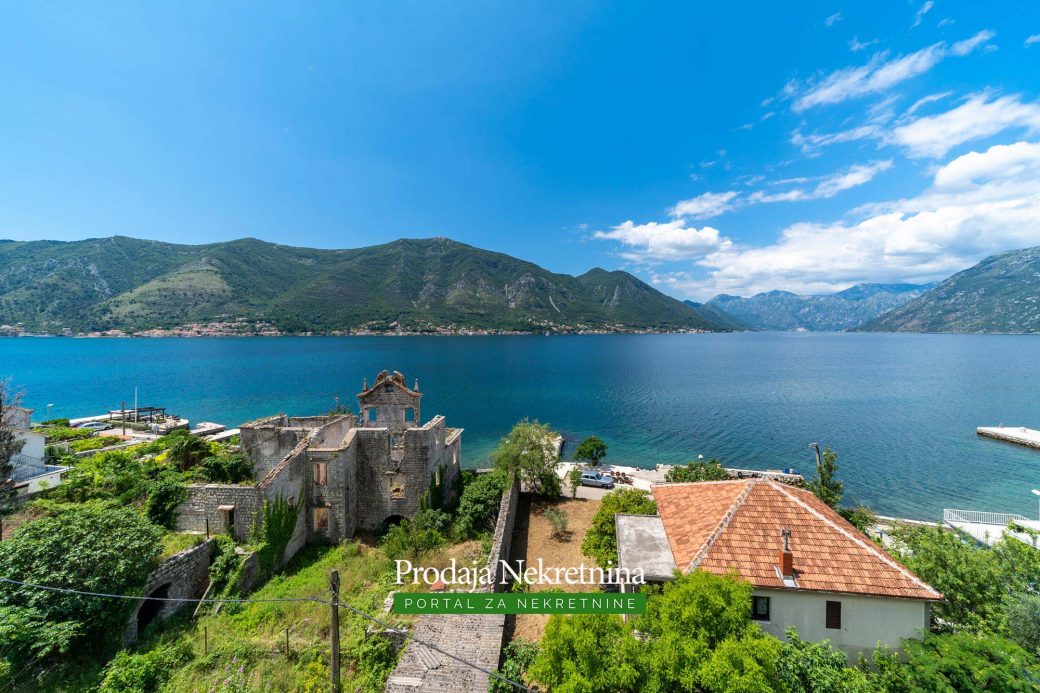 Penthouse for sale in Kotor Bay