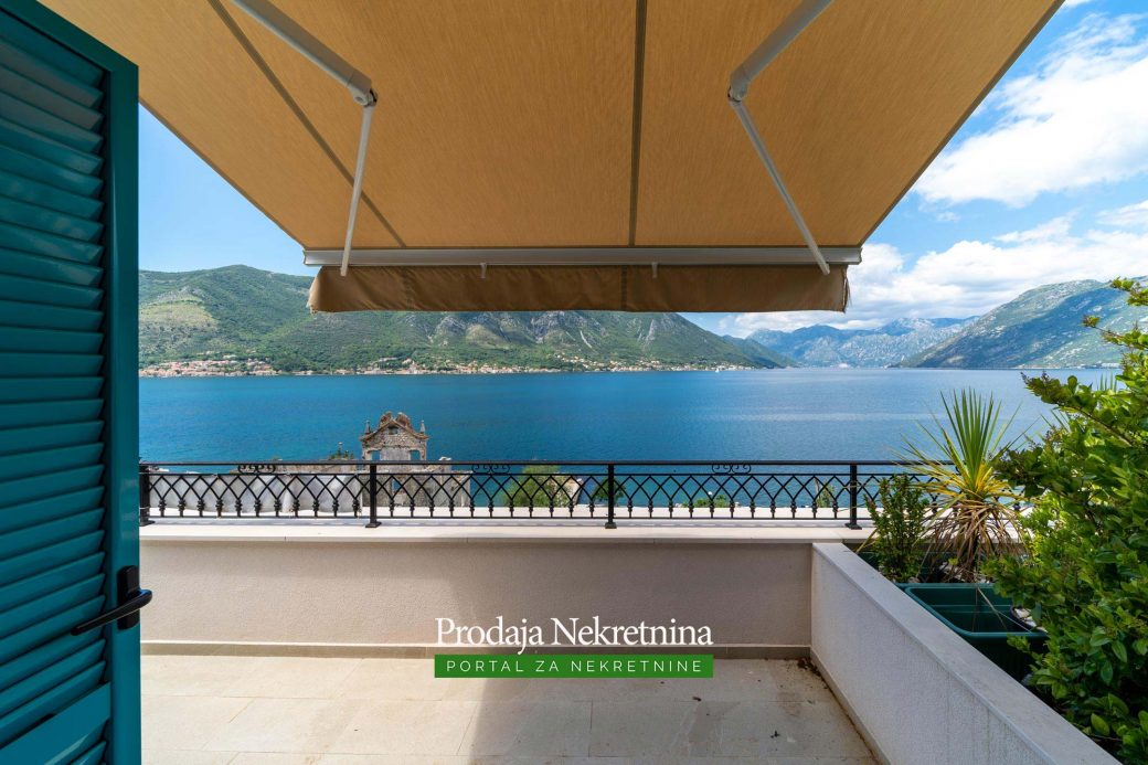 Penthouse for sale in Kotor Bay