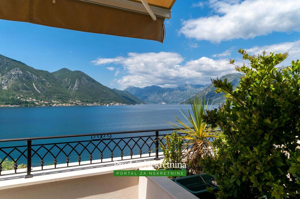 Penthouse for sale in Kotor Bay