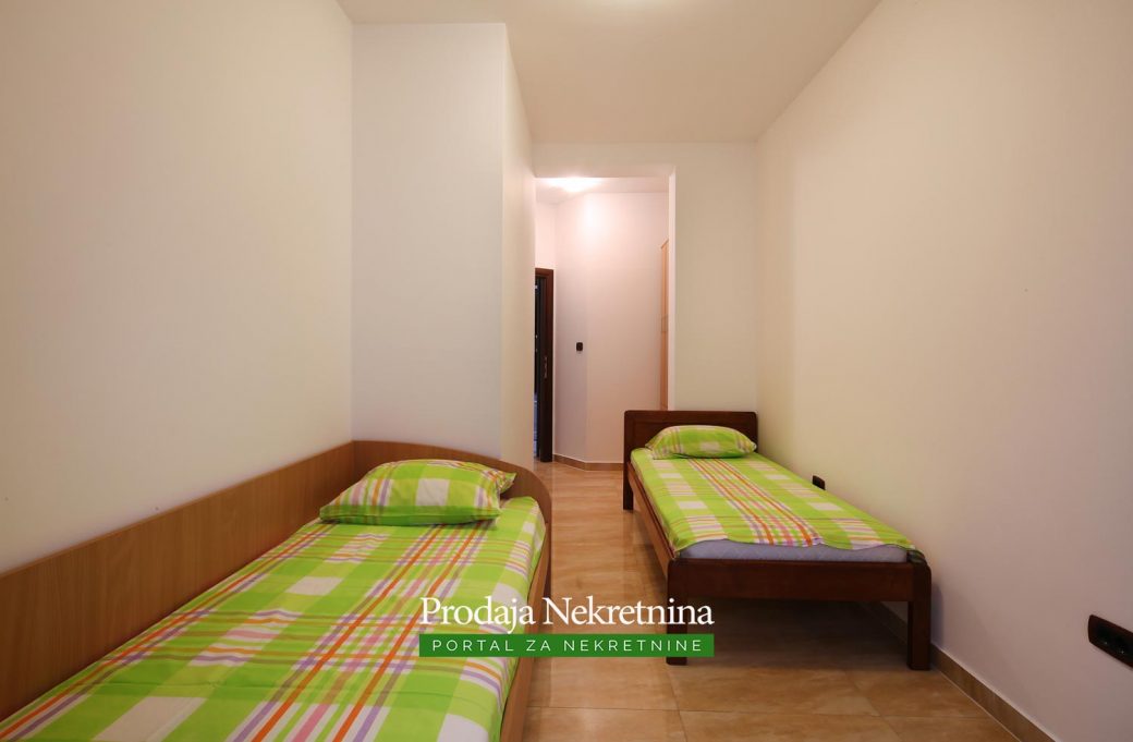 Prodaje se apartman u Rafailovicima