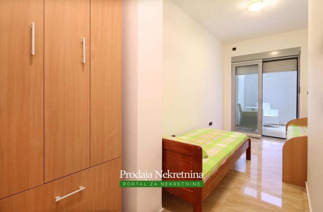 Prodaje se apartman u Rafailovicima