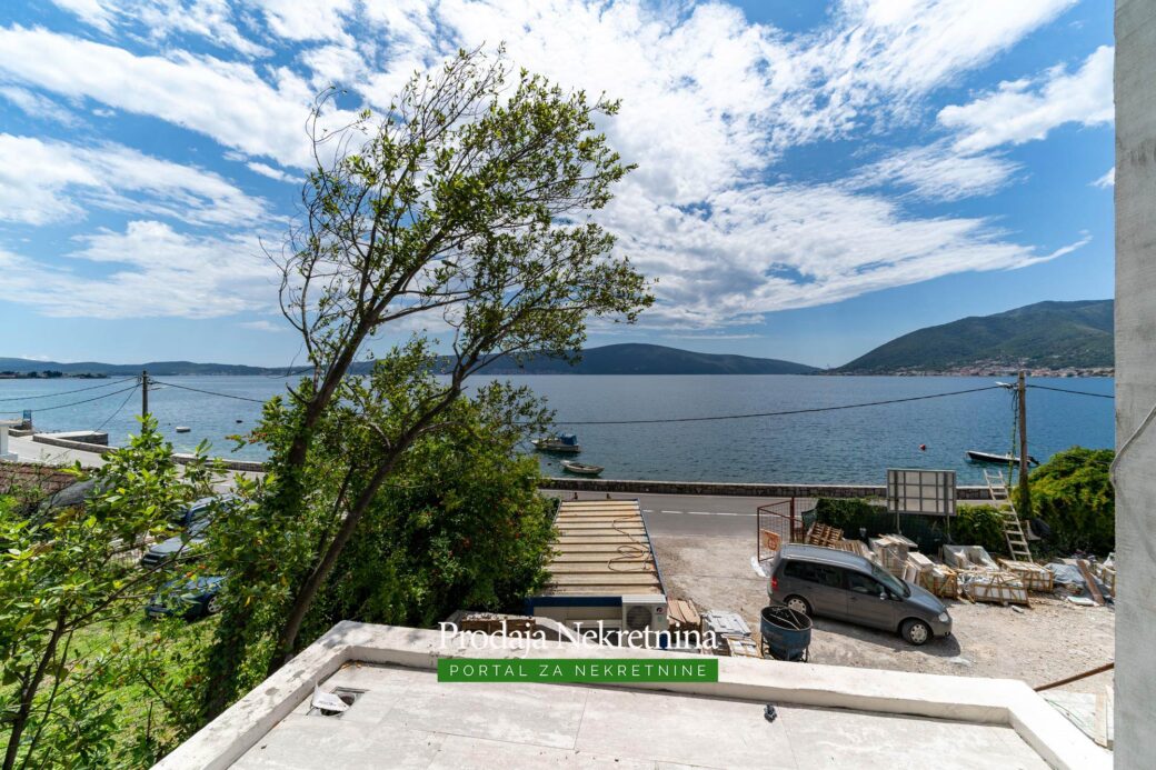 Seafront penthouse for sale in Tivat Bay