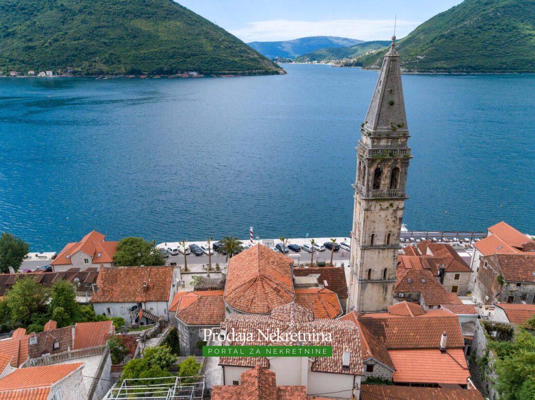 Stone house for sale in Perast