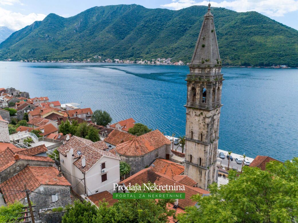 Stone house for sale in Perast