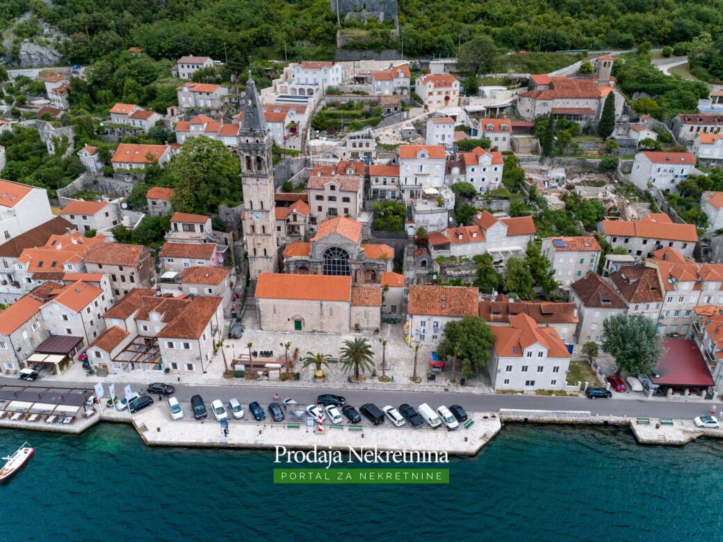 Stone house for sale in Perast