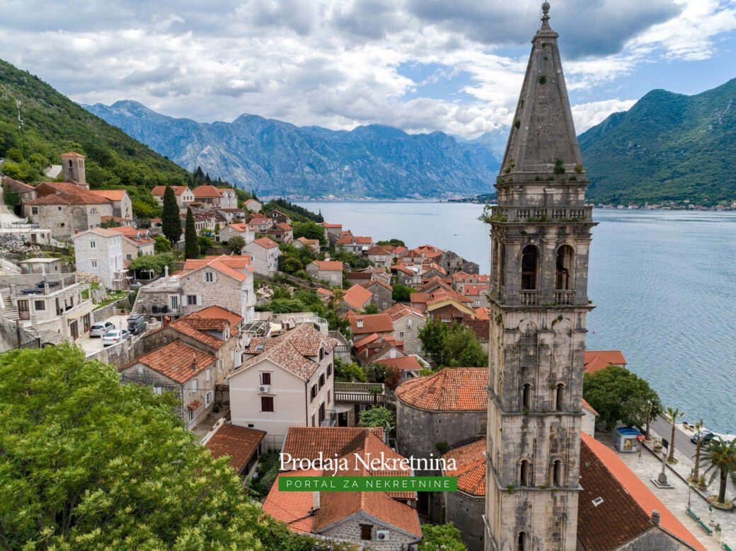 Stone house for sale in Perast