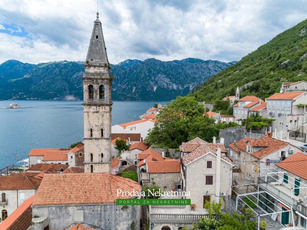 Stone house for sale in Perast